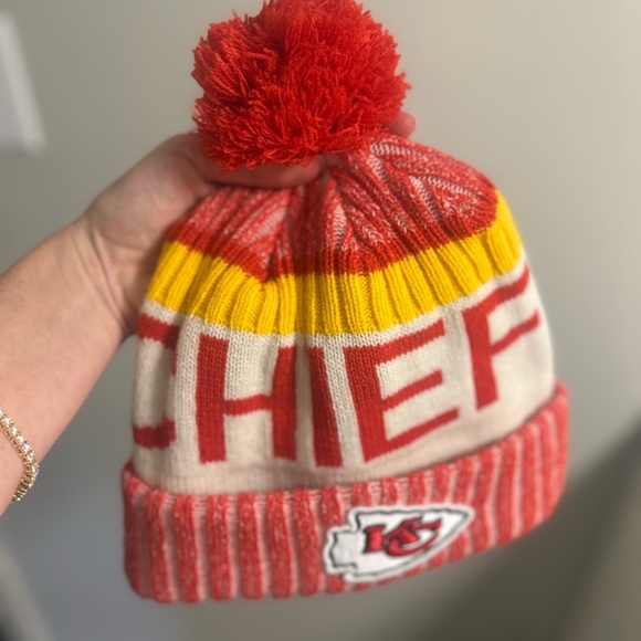 NFL Other - Kansas City Chiefs New Era NFL Cold Weather Knit Beanie with Pompom Unisex OSFM